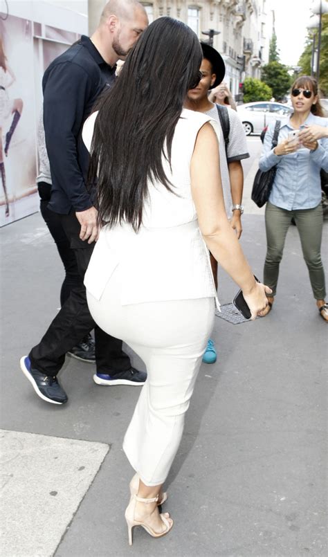 culo kim kardashian|La foto con microtanga de Kim Kardashian que ha revolucionado。